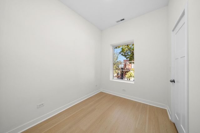 3037 W Lexington Street 1, Chicago, IL 60612