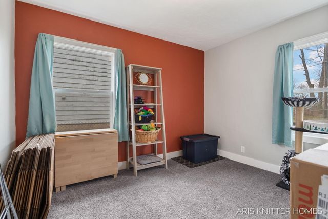 515 NW Ferndale Avenue NW, Walker, MI 49534