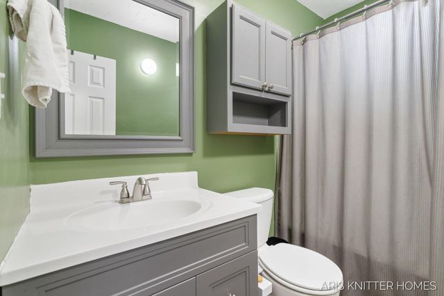 515 NW Ferndale Avenue NW, Walker, MI 49534