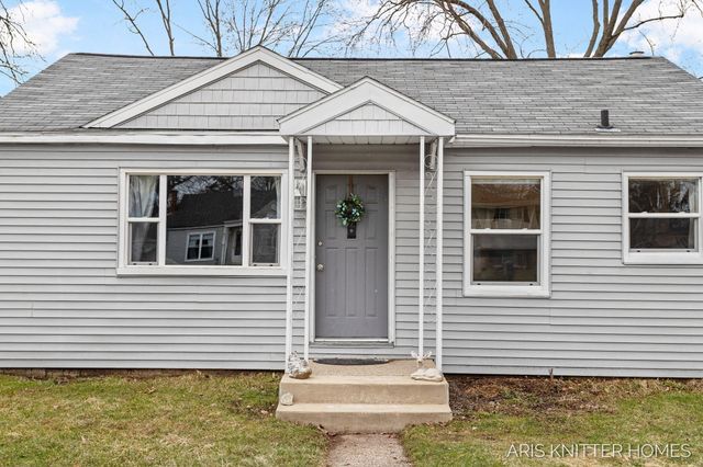 515 NW Ferndale Avenue NW, Walker, MI 49534