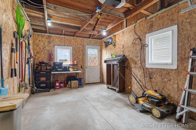 515 NW Ferndale Avenue NW, Walker, MI 49534