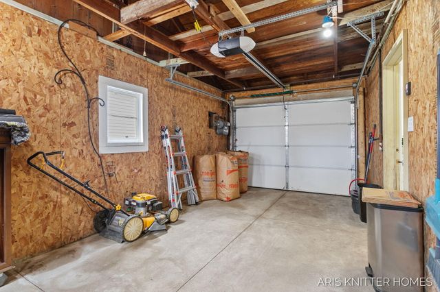 515 NW Ferndale Avenue NW, Walker, MI 49534