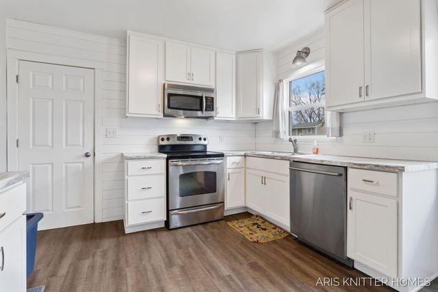 515 NW Ferndale Avenue NW, Walker, MI 49534