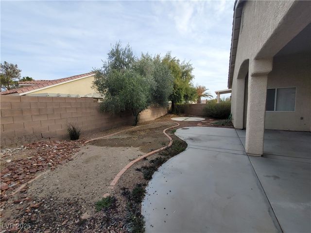 8240 Aurora Peak Avenue, Las Vegas, NV 89131