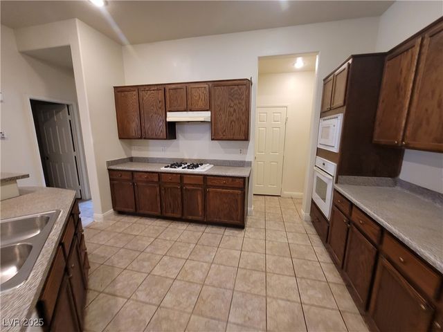 8240 Aurora Peak Avenue, Las Vegas, NV 89131