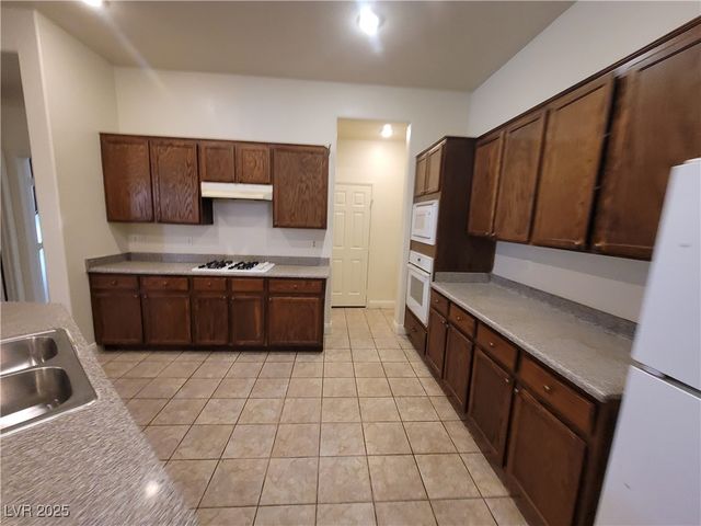 8240 Aurora Peak Avenue, Las Vegas, NV 89131