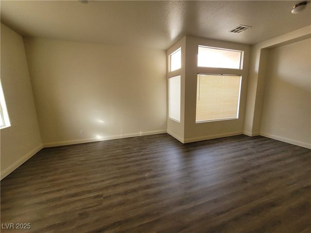 8240 Aurora Peak Avenue, Las Vegas, NV 89131