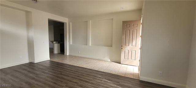 8240 Aurora Peak Avenue, Las Vegas, NV 89131