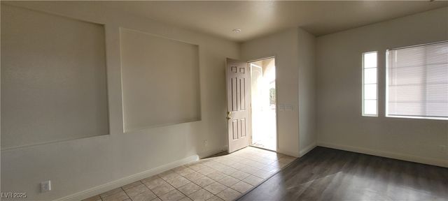 8240 Aurora Peak Avenue, Las Vegas, NV 89131