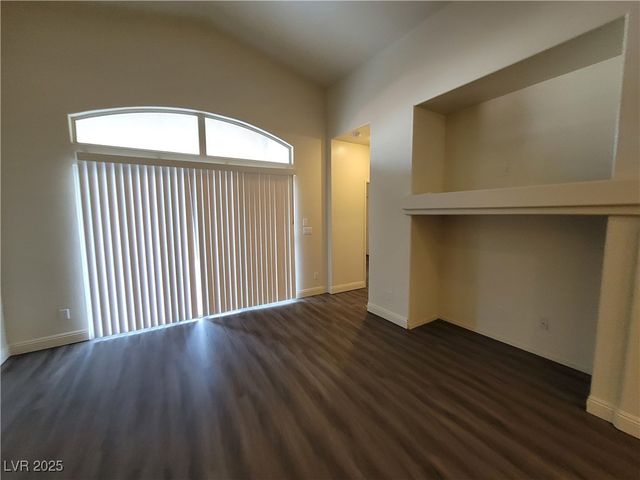 8240 Aurora Peak Avenue, Las Vegas, NV 89131