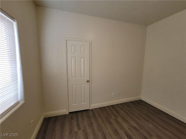 8240 Aurora Peak Avenue, Las Vegas, NV 89131
