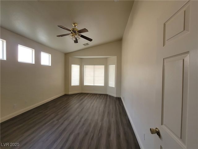 8240 Aurora Peak Avenue, Las Vegas, NV 89131