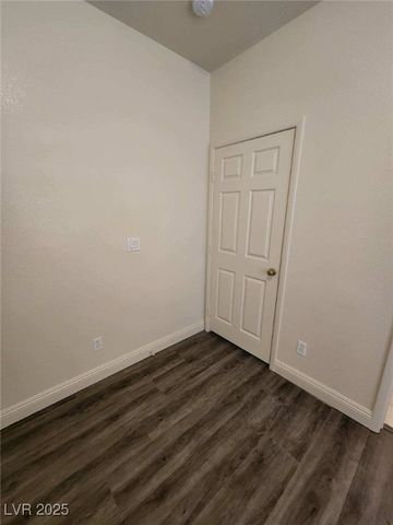 8240 Aurora Peak Avenue, Las Vegas, NV 89131