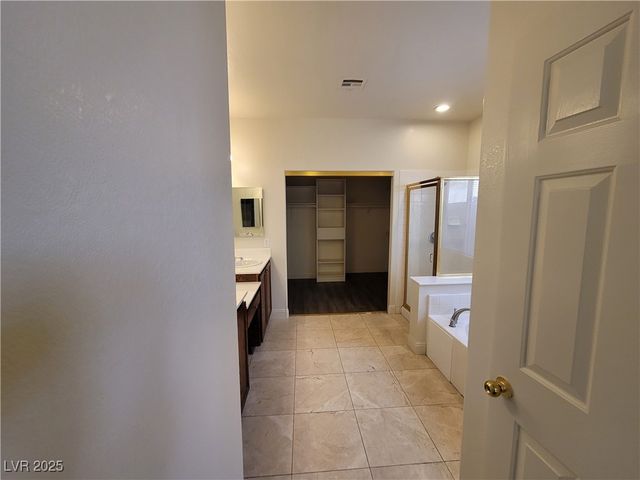 8240 Aurora Peak Avenue, Las Vegas, NV 89131