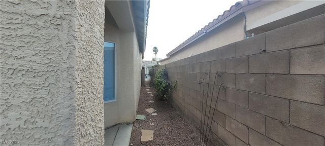 8240 Aurora Peak Avenue, Las Vegas, NV 89131