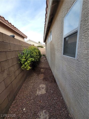 8240 Aurora Peak Avenue, Las Vegas, NV 89131