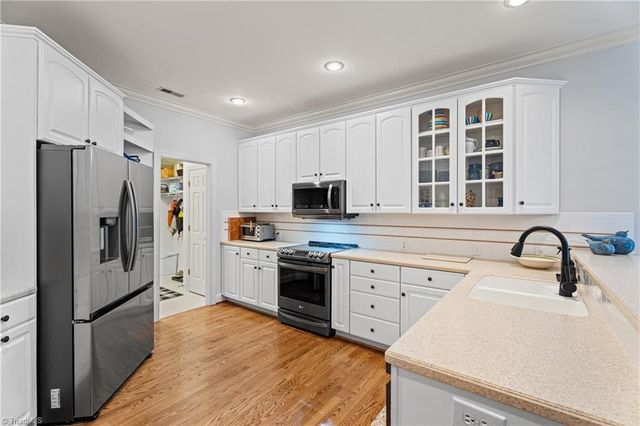 233 Brooks Landing Drive, Winston-salem, NC 27106
