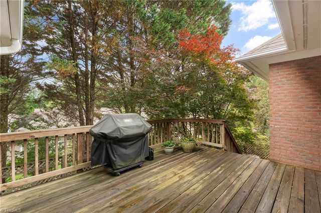 233 Brooks Landing Drive, Winston-salem, NC 27106