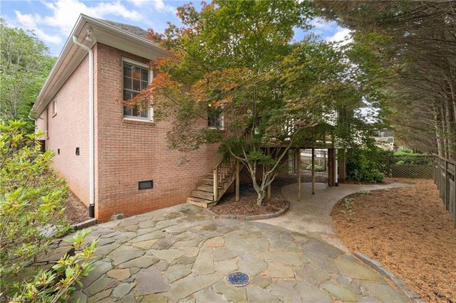 233 Brooks Landing Drive, Winston-salem, NC 27106