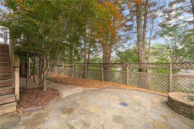 233 Brooks Landing Drive, Winston-salem, NC 27106