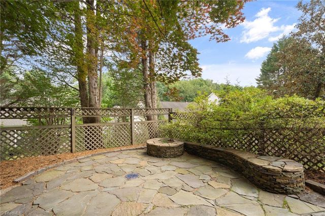 233 Brooks Landing Drive, Winston-salem, NC 27106