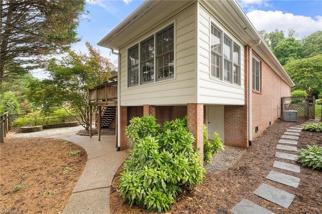 233 Brooks Landing Drive, Winston-salem, NC 27106