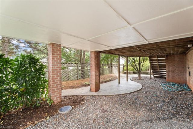 233 Brooks Landing Drive, Winston-salem, NC 27106