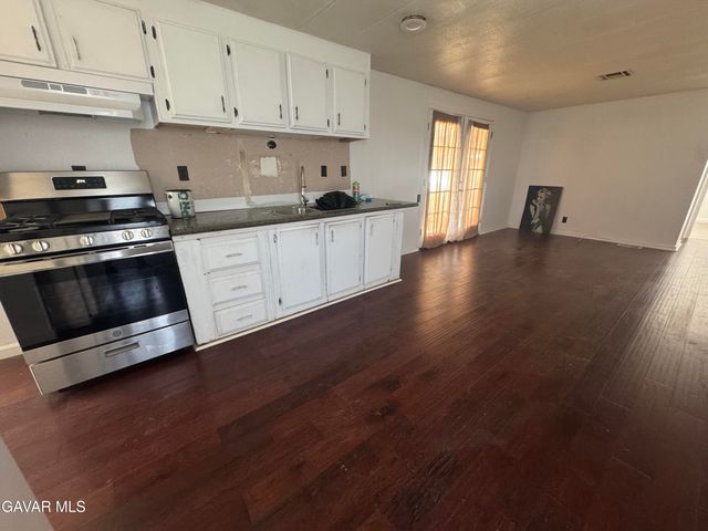 45800 Challanger Way 136, Lancaster, CA 93535