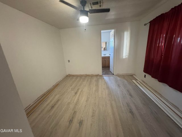 45800 Challanger Way 136, Lancaster, CA 93535