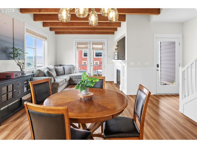 230 MARITIME Ln, Astoria, OR 97103