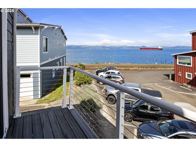 230 MARITIME Ln, Astoria, OR 97103