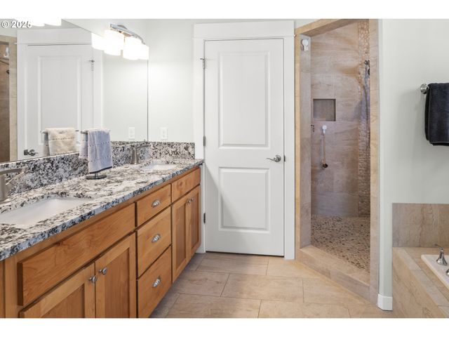 230 MARITIME Ln, Astoria, OR 97103