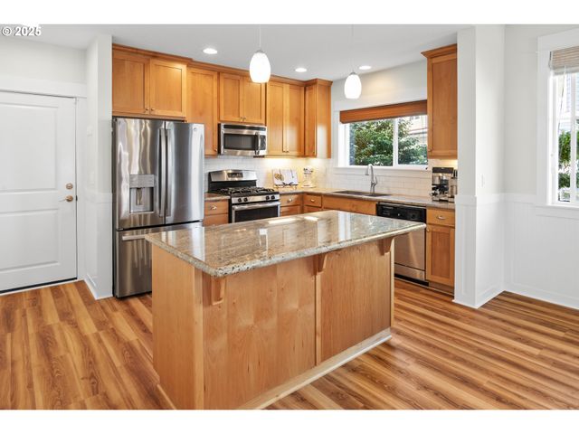 230 MARITIME Ln, Astoria, OR 97103