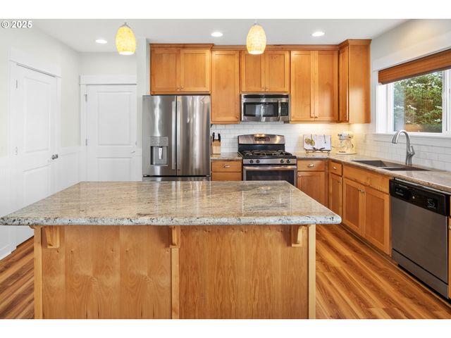 230 MARITIME Ln, Astoria, OR 97103