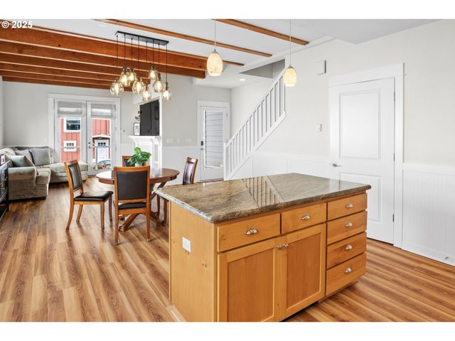 230 MARITIME Ln, Astoria, OR 97103