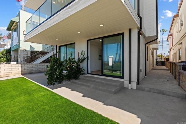 214 S Pacific Street, Oceanside, CA 92054