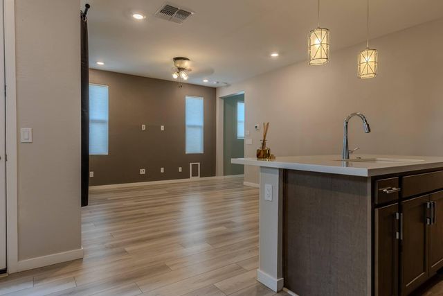 1111 W Diamondback Drive, Chandler, AZ 85286