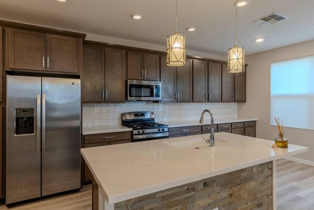 1111 W Diamondback Drive, Chandler, AZ 85286