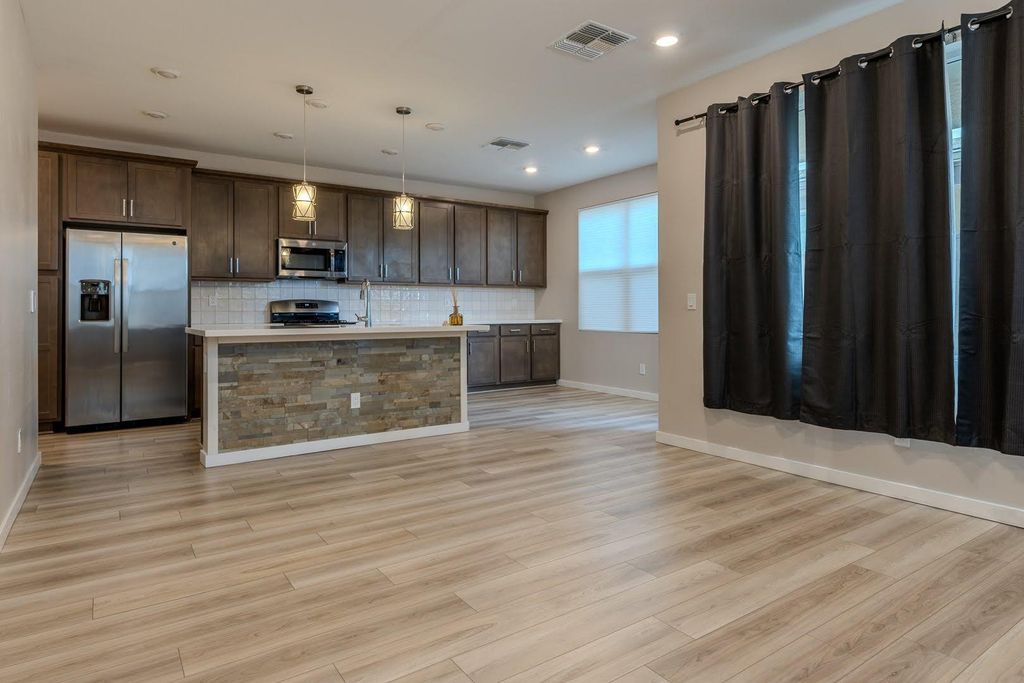 1111 W Diamondback Drive, Chandler, AZ 85286