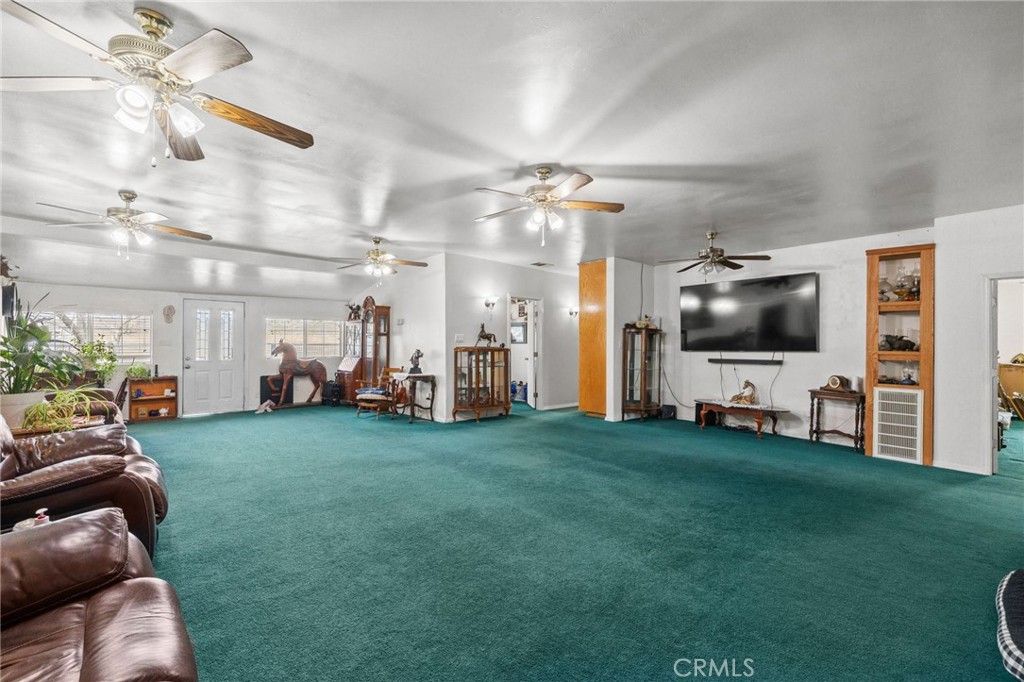 Image 10 of property listing at 28106 Highway 119, Taft, CA 93268
