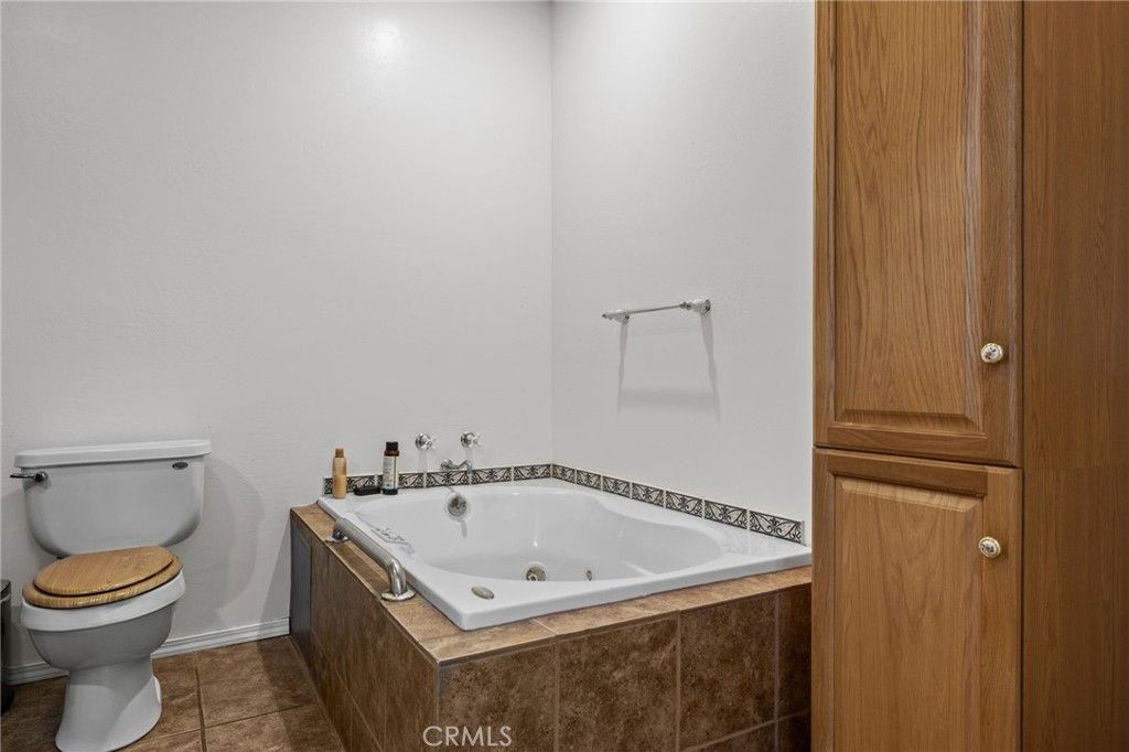 Image 19 of property listing at 28106 Highway 119, Taft, CA 93268