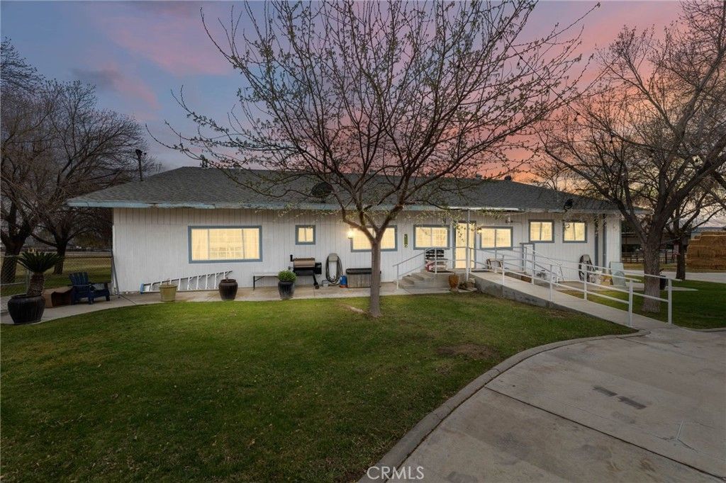 Image 2 of property listing at 28106 Highway 119, Taft, CA 93268