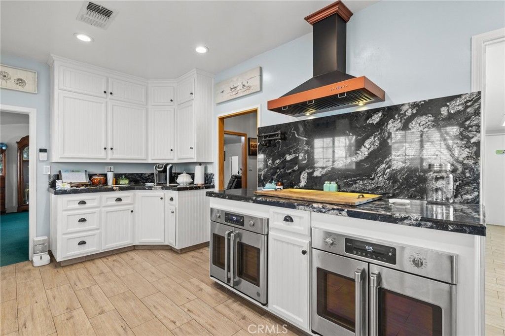 Image 3 of property listing at 28106 Highway 119, Taft, CA 93268