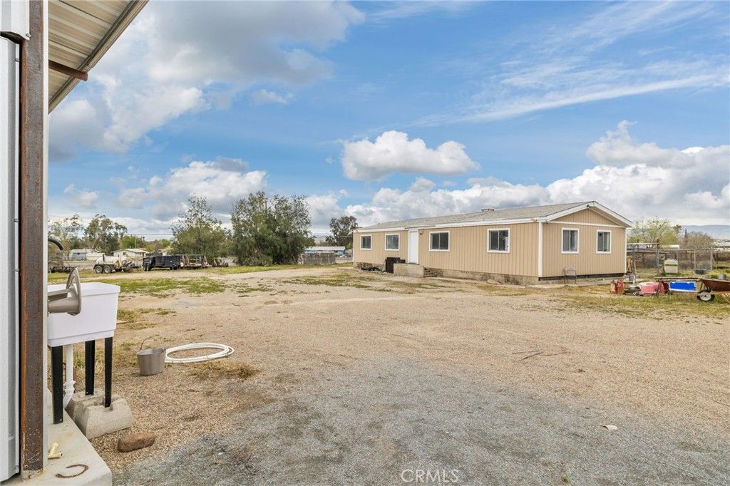 Image 32 of property listing at 28106 Highway 119, Taft, CA 93268