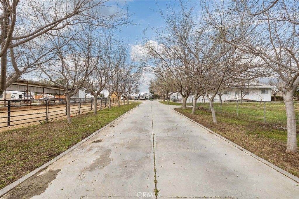 Image 36 of property listing at 28106 Highway 119, Taft, CA 93268