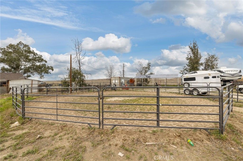 Image 46 of property listing at 28106 Highway 119, Taft, CA 93268