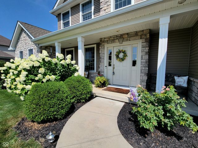 908 N Wild Pine Drive, Yorktown, IN 47396