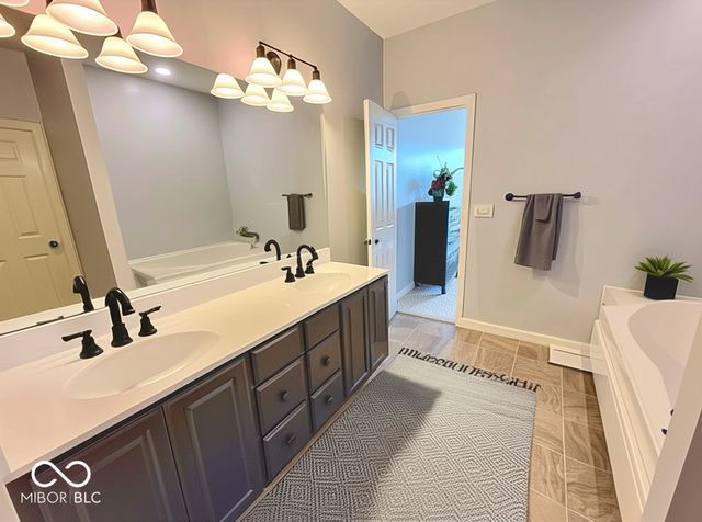 908 N Wild Pine Drive, Yorktown, IN 47396