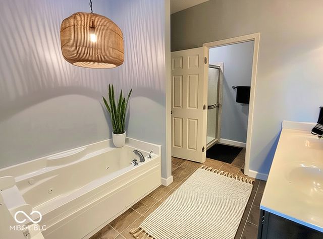 908 N Wild Pine Drive, Yorktown, IN 47396