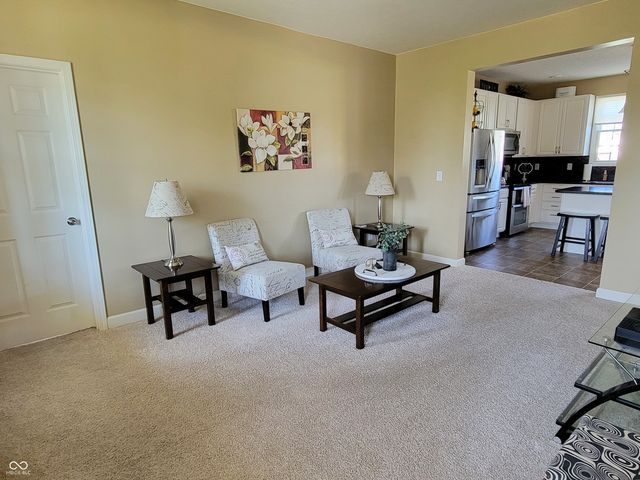 908 N Wild Pine Drive, Yorktown, IN 47396